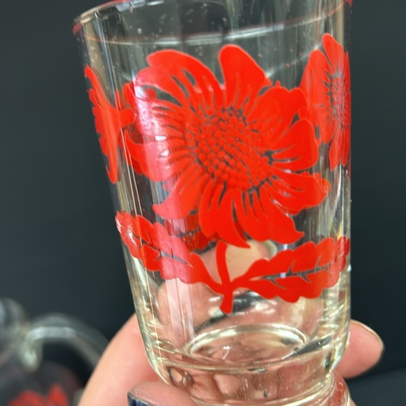 Vintage clear glass 1L pitcher and 4 matching juice glasses red sunflower design - Picture 10 of 12
